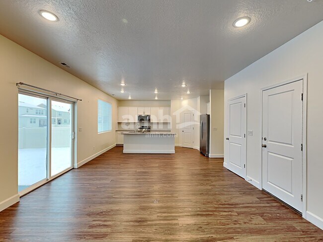 Photo - 301 N Gibbons Ln