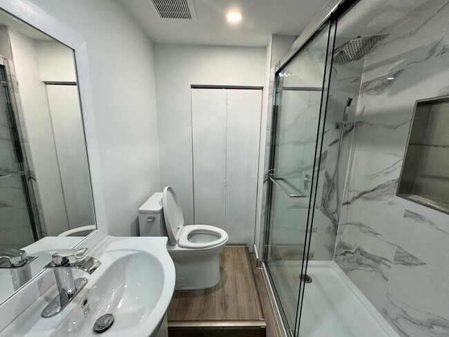 Photo - 9361 164A St