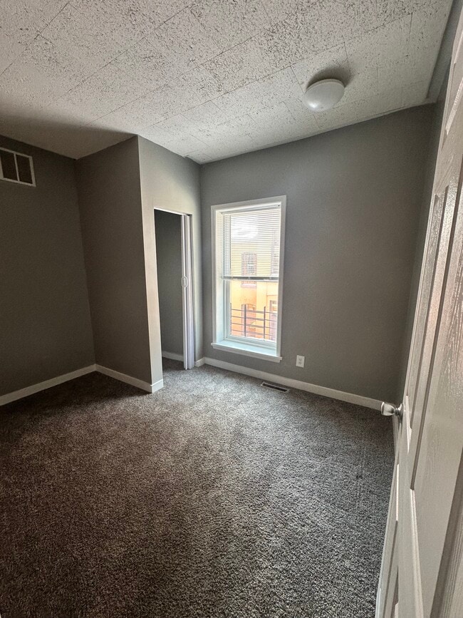 Dormitorio 1 - 437 Franklin St Unidad Suite 3