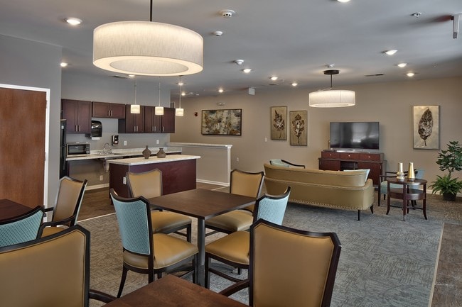 Photo - Farmington on the Creek