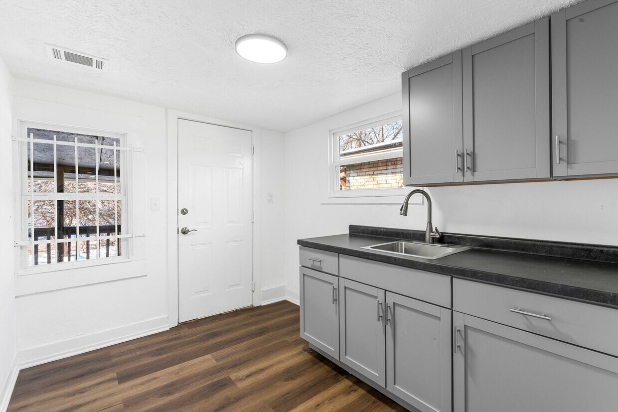 Photo - 3042 Greenwood Ave