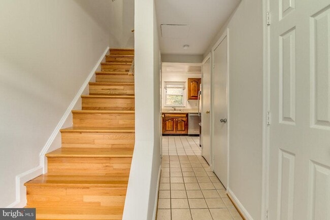 Photo - 7732 Matisse Way