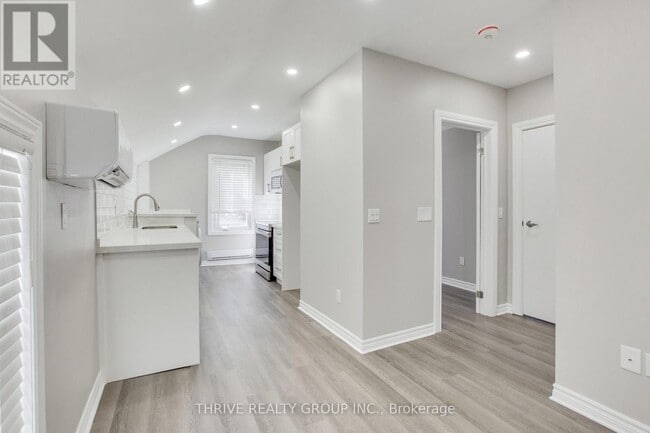 Photo - 140 Wellington St