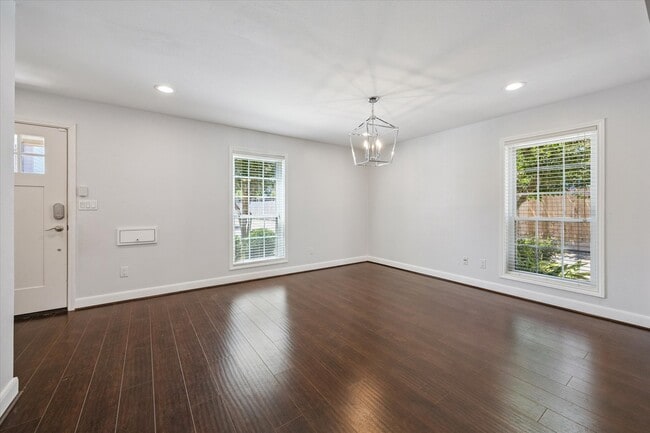 Photo - 671 N Post Oak Ln Unit 671