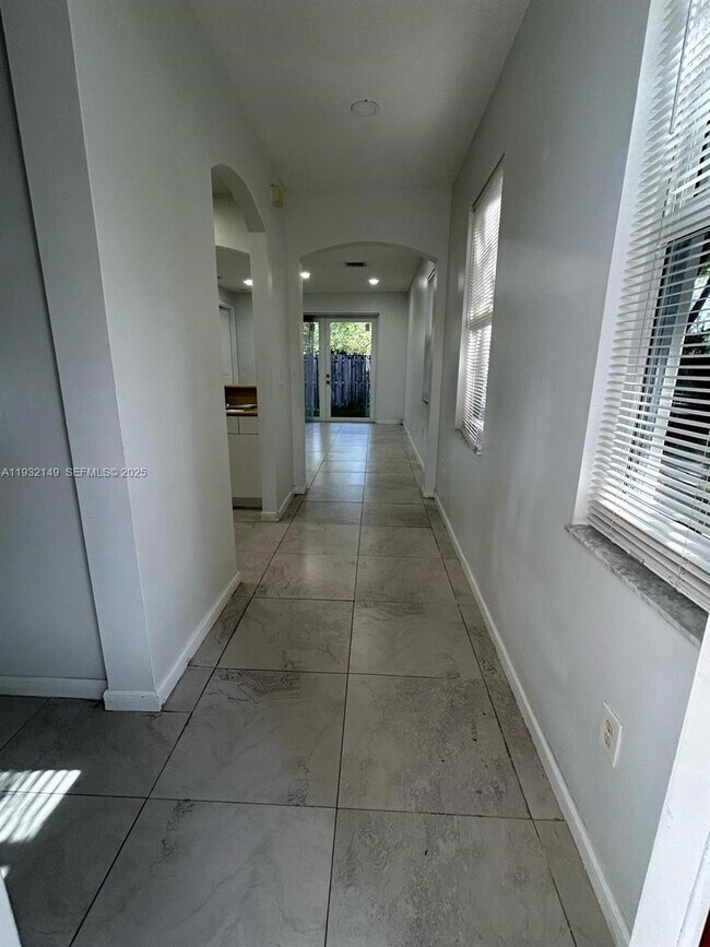 Photo - 4295 NE 10th Ct