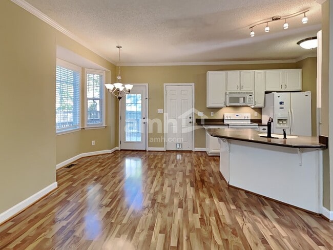 Photo - 1105 Stonewater Dr