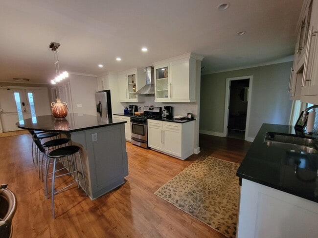 Photo - Massive 3 bed 3 bath on Boulevard!