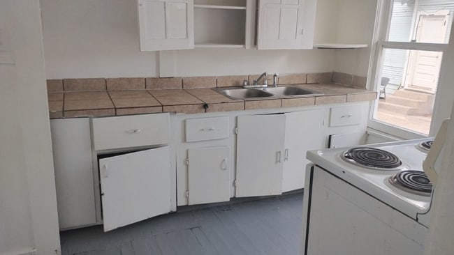 201-203-203 E Washington Ave Unit 205-Apt3