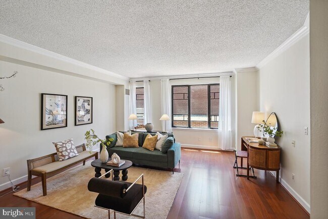 Photo - 1080 Wisconsin Ave NW Unidad 1004