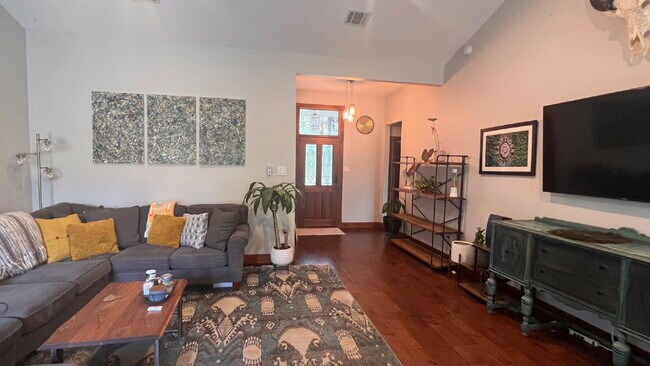 Photo - Beautifully Updated 3BR Home in Prime South Austin Location!