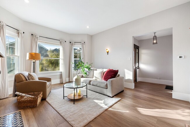 Photo - 115 Cuvier St