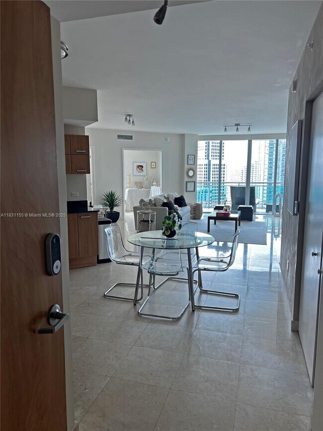 Photo - 350 S Miami Ave Unidad 3302