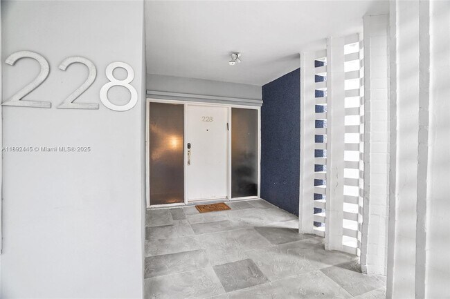 Photo - 879 NE 195th St Unidad 228