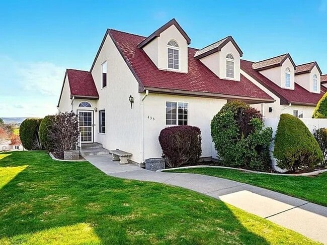 Building Photo - Stylish Meadow Springs Home Steps from the...