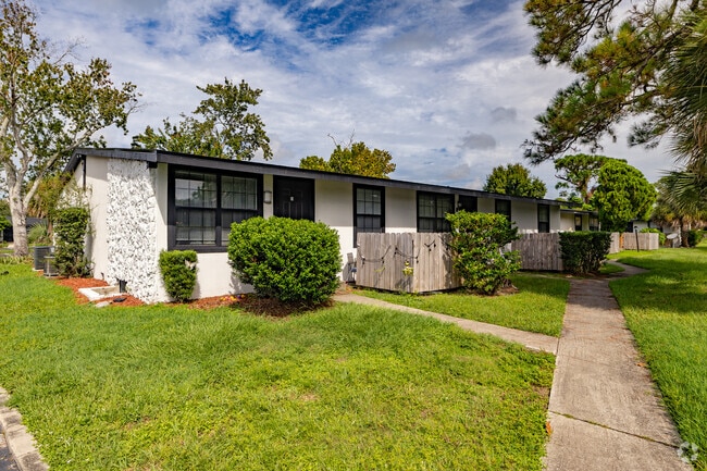 1135 N Wickham Rd, Melbourne, FL 32935 - Eleven35 Apartments