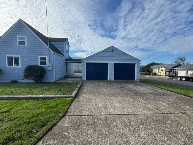 Photo - Large Home in Newport!
