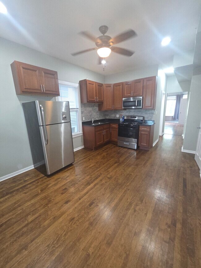 Photo - 1332 W Barry Ave Unidad # 02