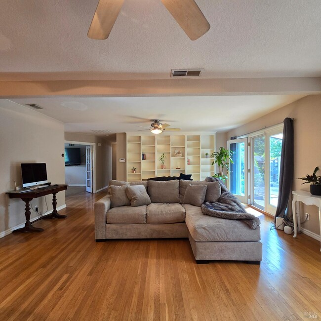 Photo - 480 Meadowview Dr