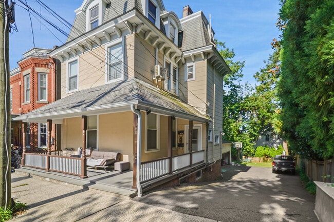 Building Photo - 31 N Eckar St Unit #3