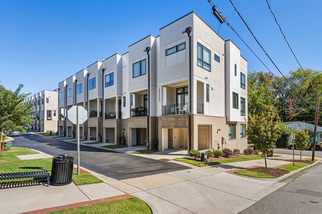 Photo - Immaculate Townhome near Downtown Durham w...