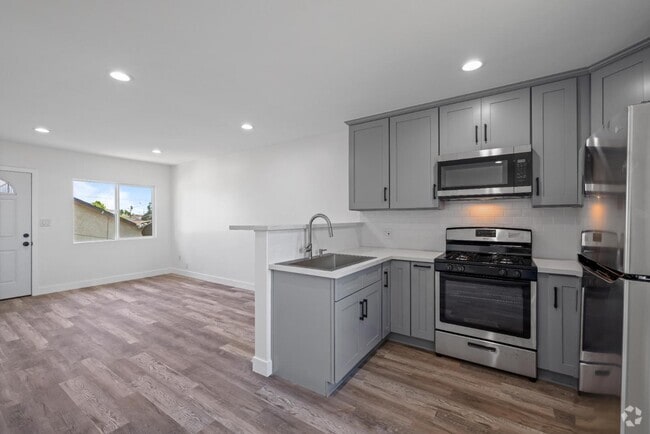 Building Photo - 1308 N Mulberry St Rental