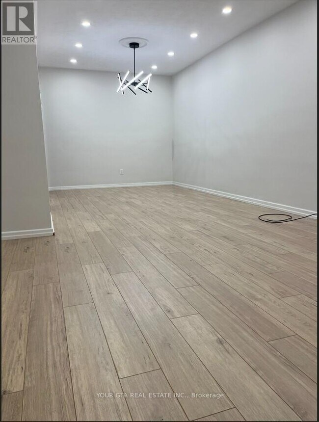 Photo - 1867 Sandgate Crescent