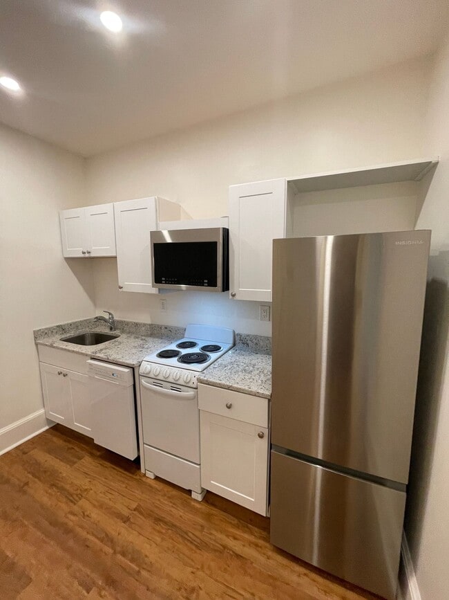 Building Photo - 1082 Commonwealth Ave Unit 203