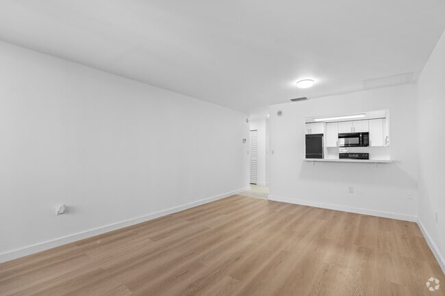Studio, 1BA - 421SF