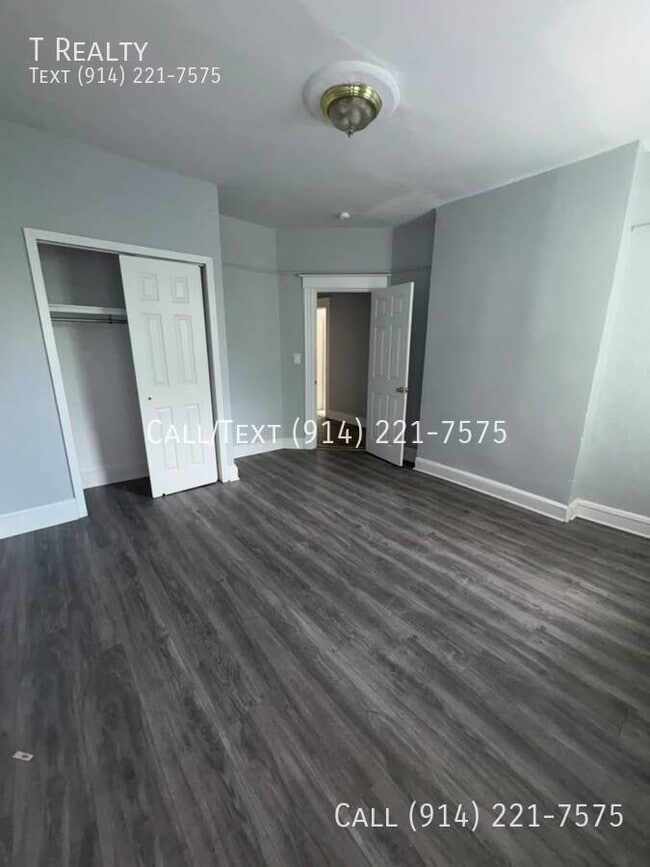 Building Photo - 127 Stanley Ave Unit 1
