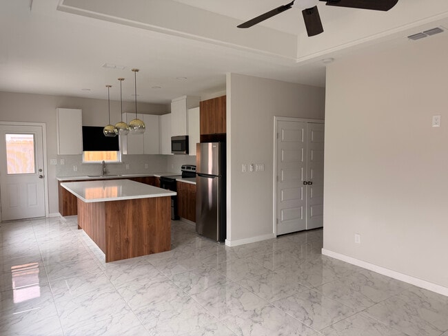 Building Photo - 2012 Selena St Unit 3