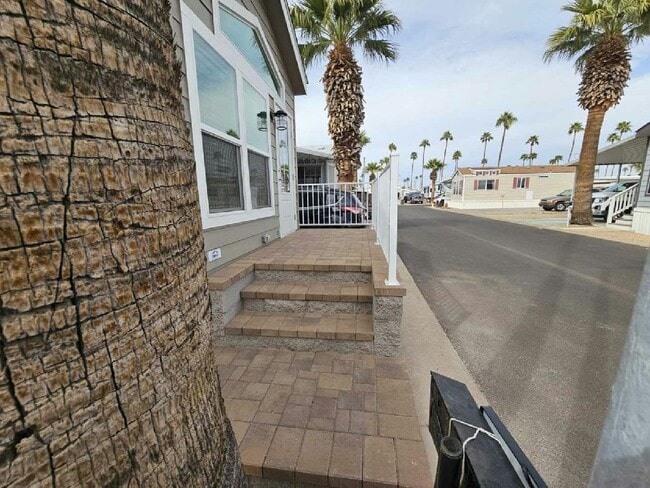 Photo - 303 N Lindsay Rd