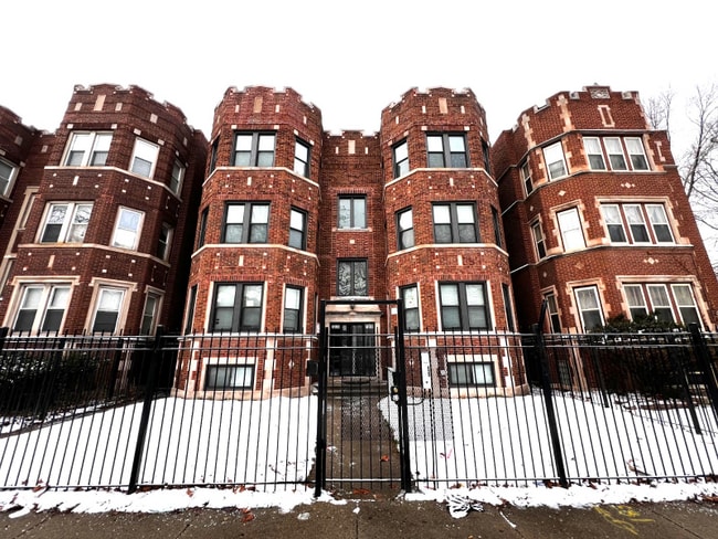Building Photo - 7920 S Rhodes Ave Rental