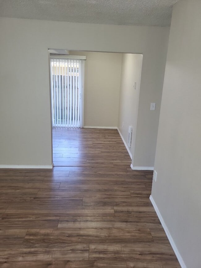 Photo - Charming Two Bedroom Lower Level Flat Close to Downtown Vancouver Unit 2815 L