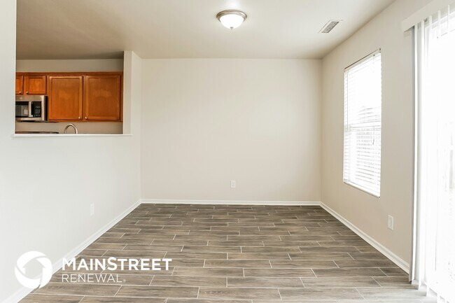Photo - 748 Runningbrook Ln