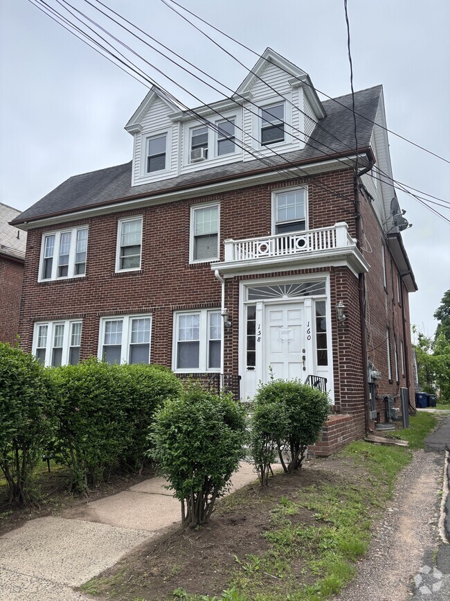Building Photo - 160 Elm St Rental