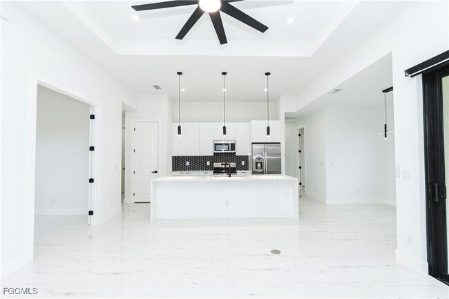 Building Photo - 903 NE 23rd St