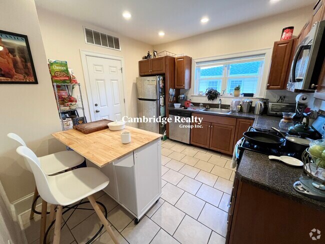 Building Photo - 24 Willard Ave Unit 2T Rental