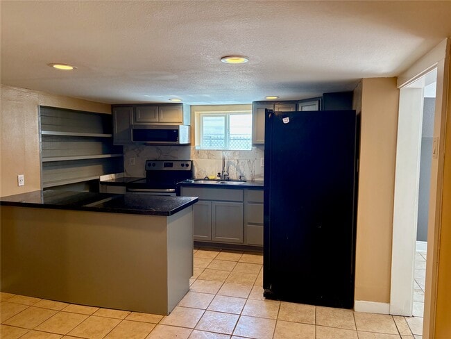 Photo - 4817 Ave Q 1/2