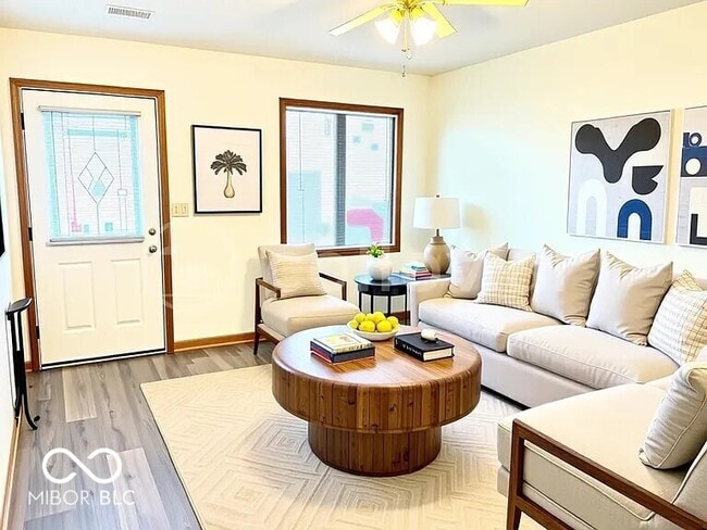 Photo - 731 W Gaston Dr