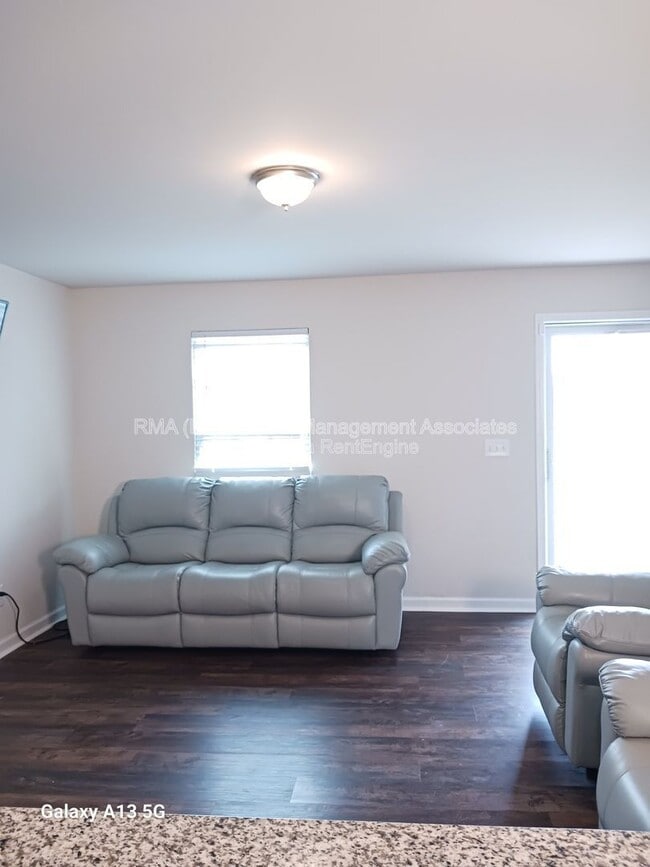 Photo - 141 Catalpa Rd