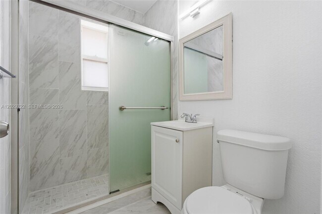 Photo - 8430 Crespi Blvd Unidad 8420