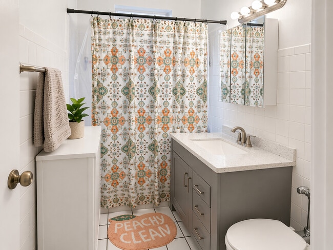 Photo - 2467 N Clark St Unit 2