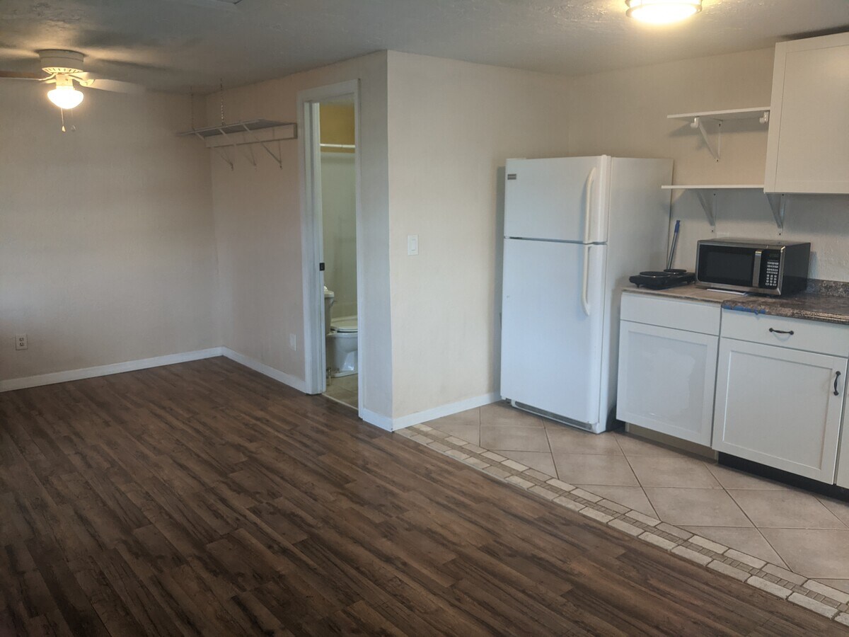 Photo - 406 N Osprey Ave Unit b