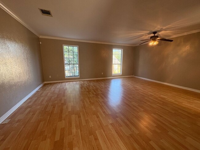 Photo - Huge 2 bedroom/2.5 bathroom Townhouse with...