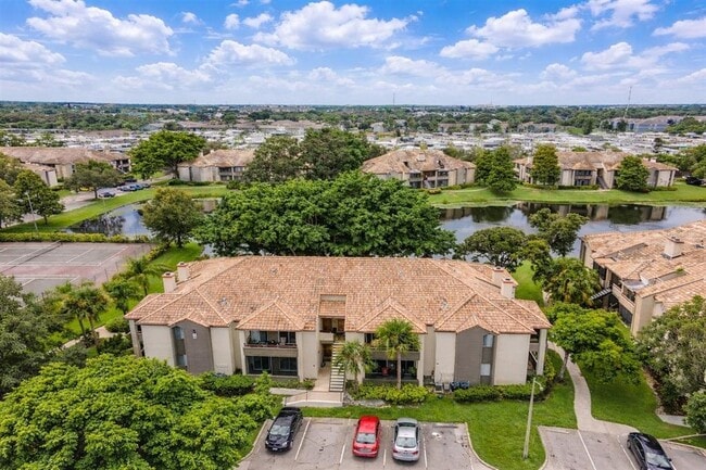 Building Photo - 10263 Gandy Blvd N Unit 505