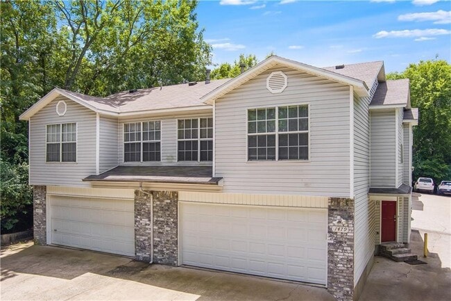 Photo - 1477 N Gregg Ave Townhome