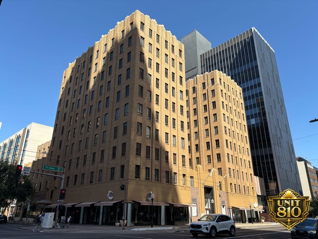 Building Photo - 114 W Adams St Unit 810