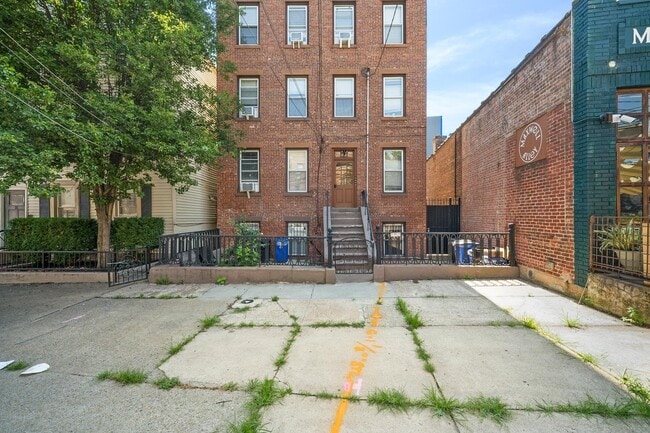 Building Photo - 14 Coles St Unit 2 Rental