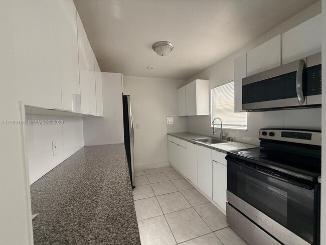 Building Photo - 1513 NW 15th Ave