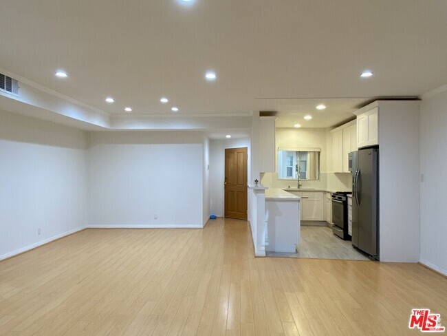 Building Photo - 12130 W Ohio Ave Rental